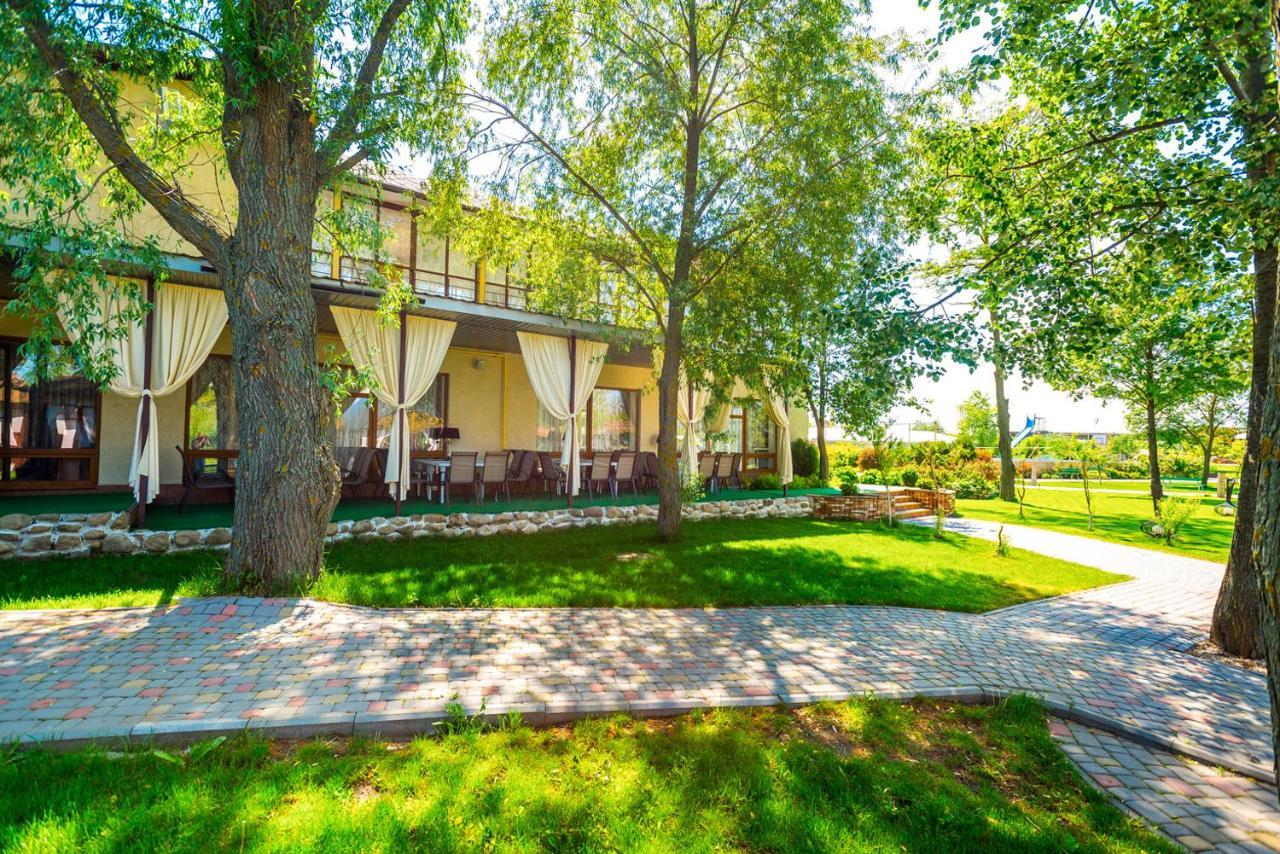 Hotel Butterfly Sadove Dış mekan fotoğraf