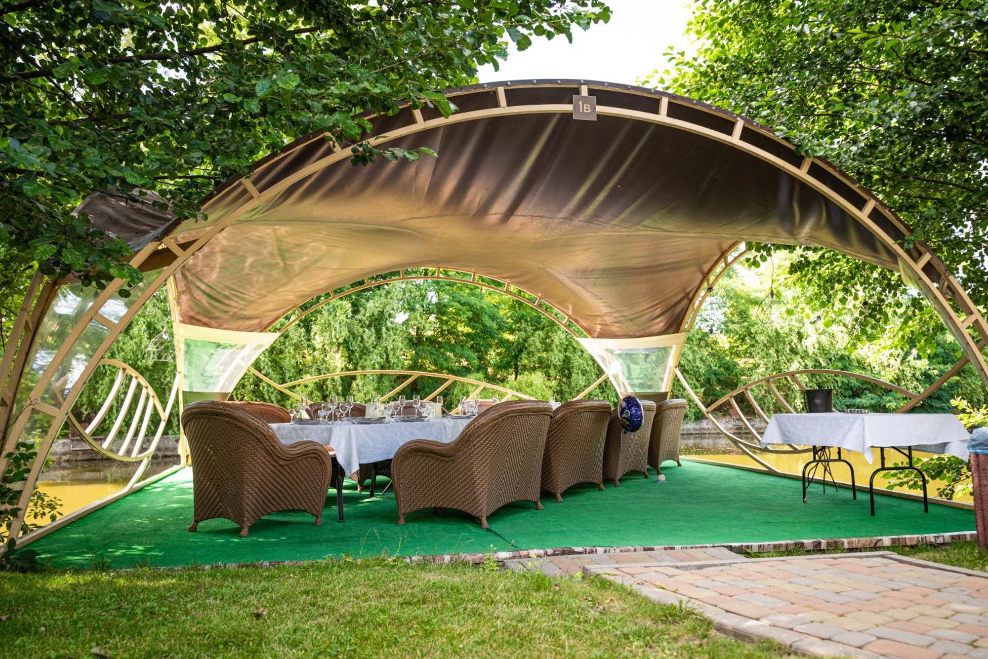 Hotel Butterfly Sadove Dış mekan fotoğraf