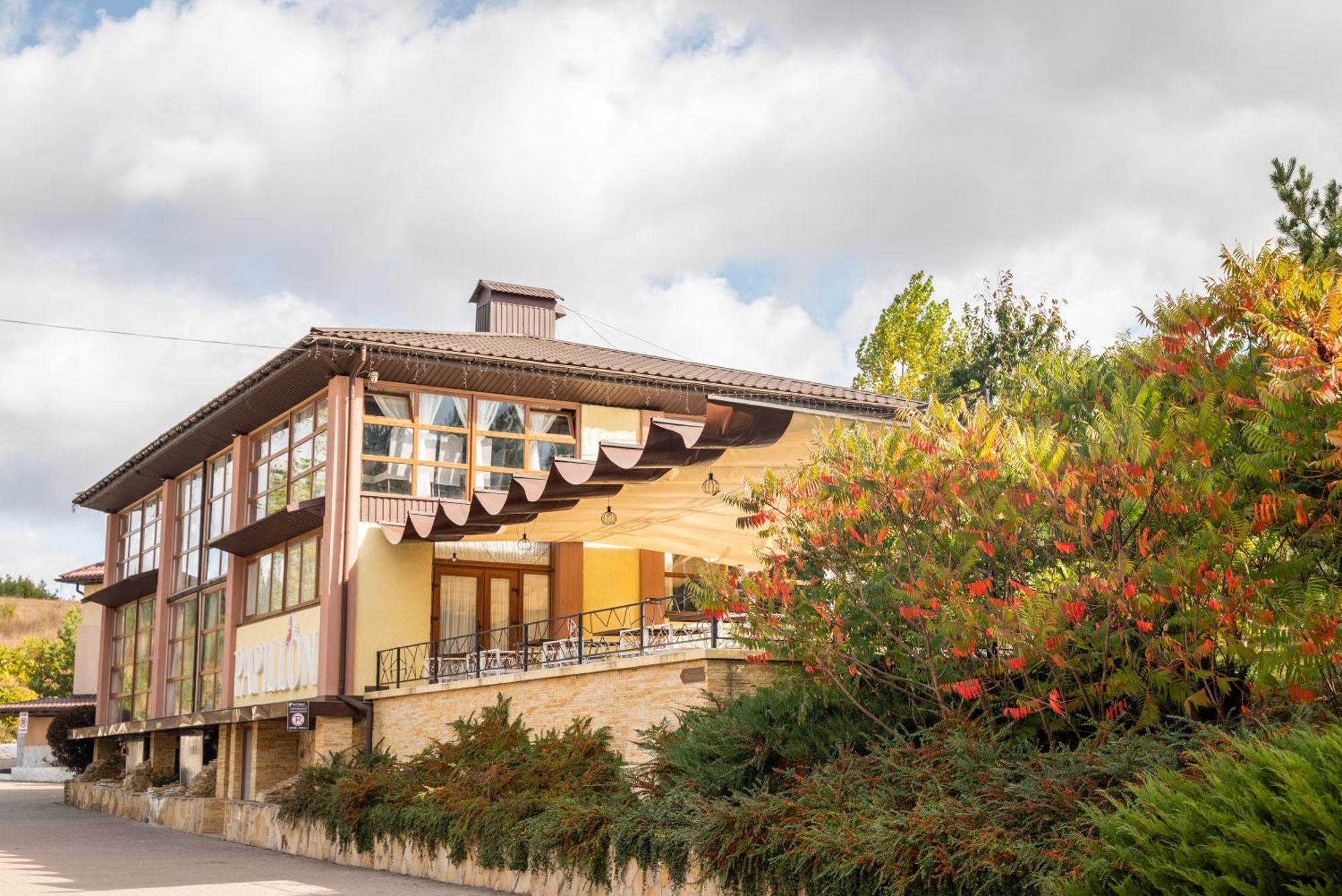 Hotel Butterfly Sadove Dış mekan fotoğraf