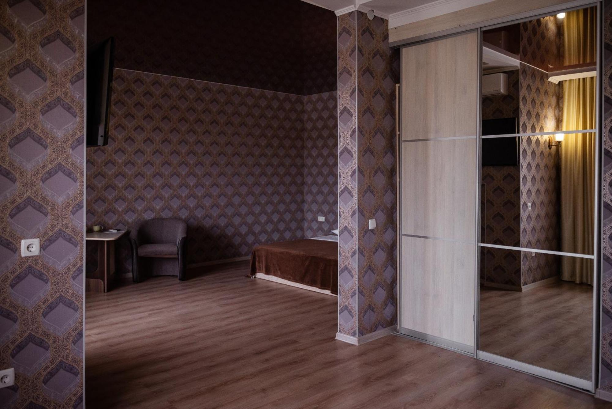 Hotel Butterfly Sadove Dış mekan fotoğraf