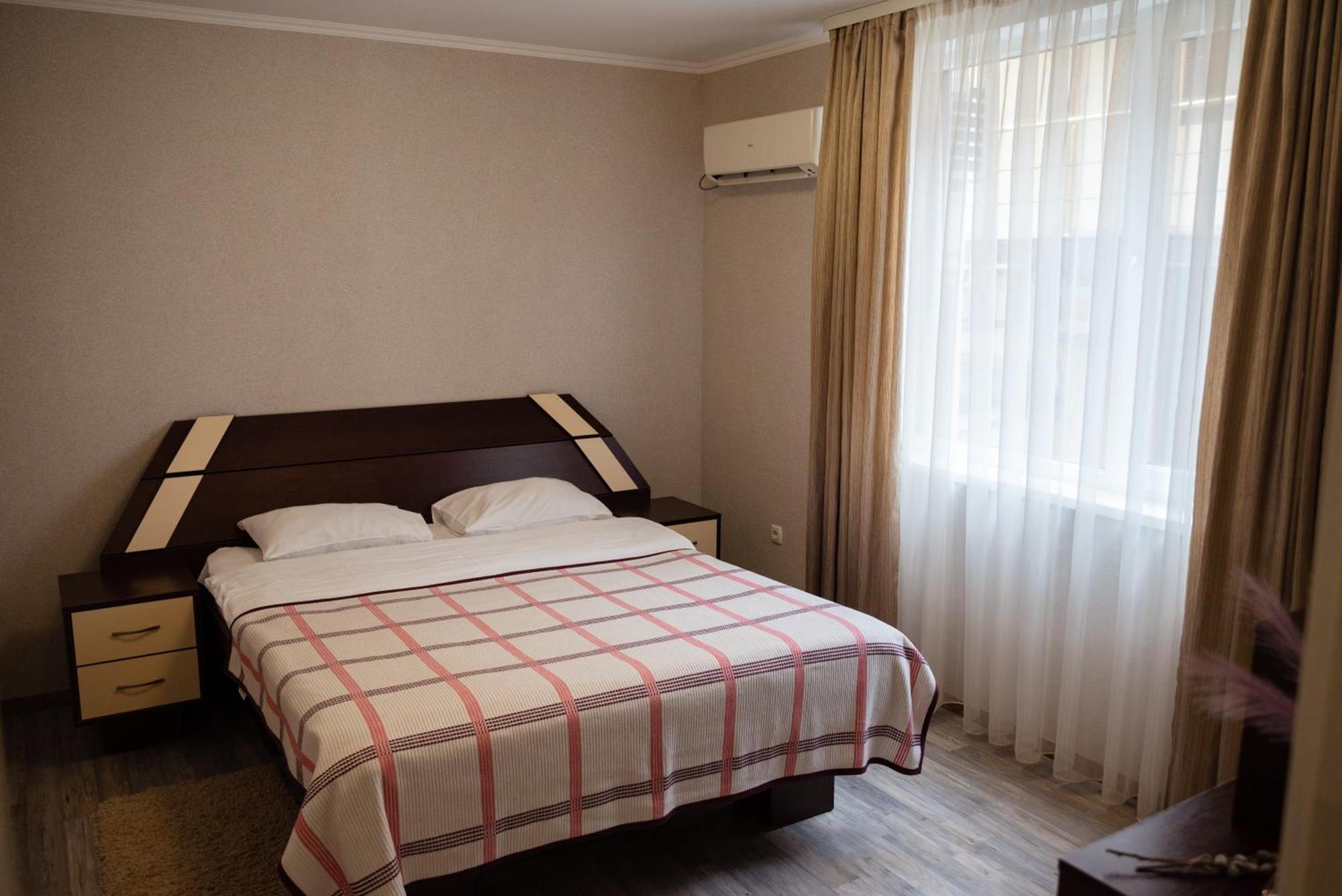 Hotel Butterfly Sadove Dış mekan fotoğraf