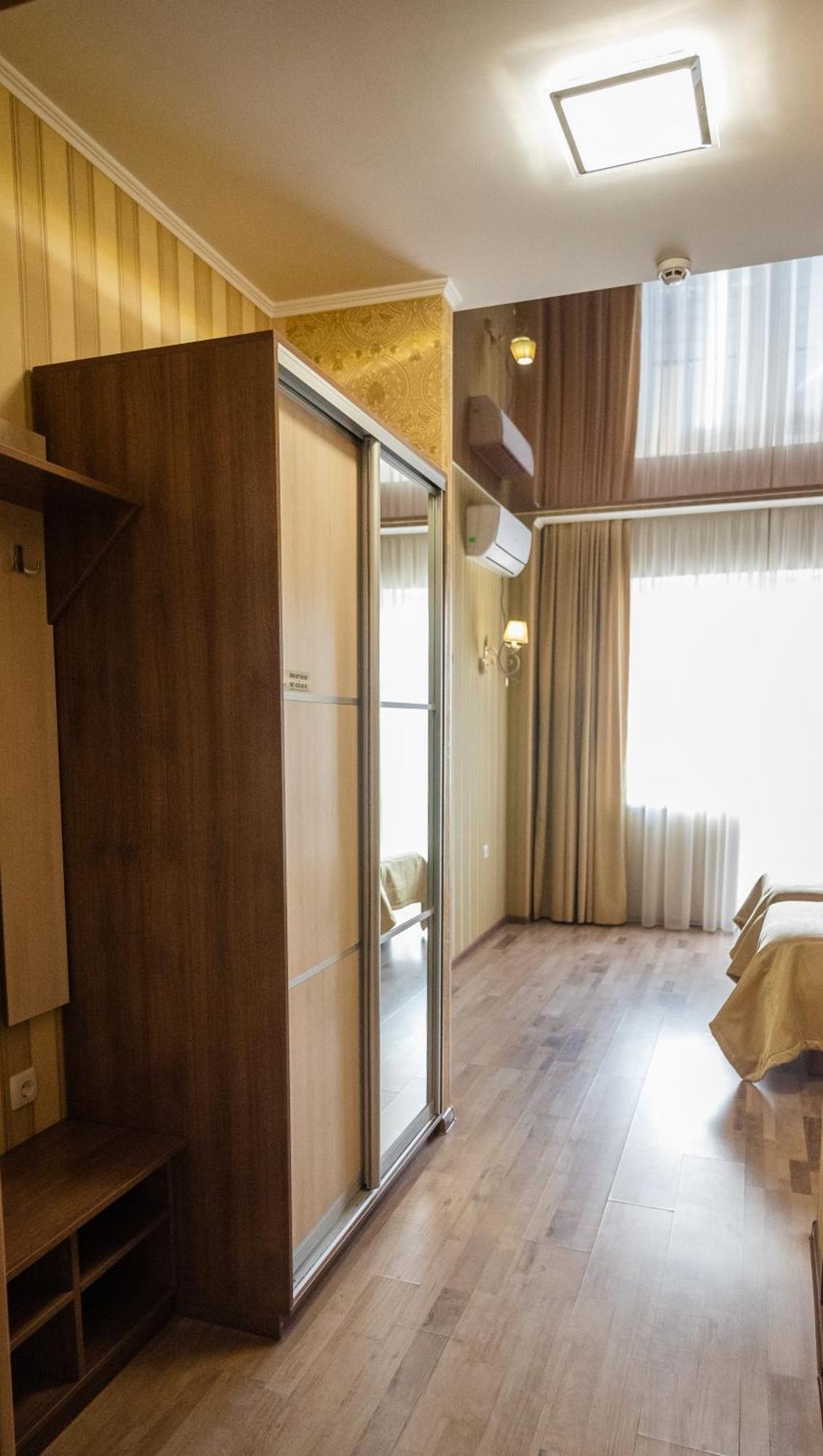 Hotel Butterfly Sadove Dış mekan fotoğraf