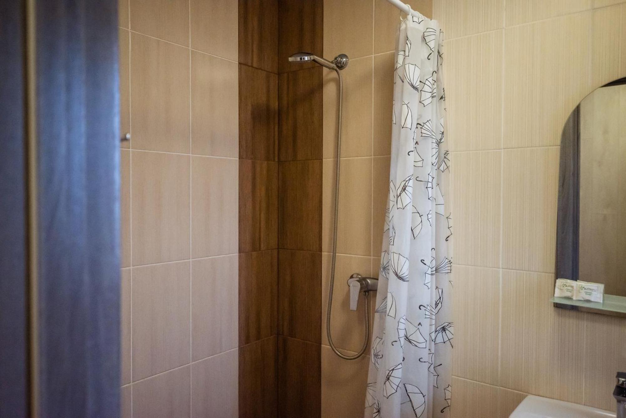 Hotel Butterfly Sadove Dış mekan fotoğraf