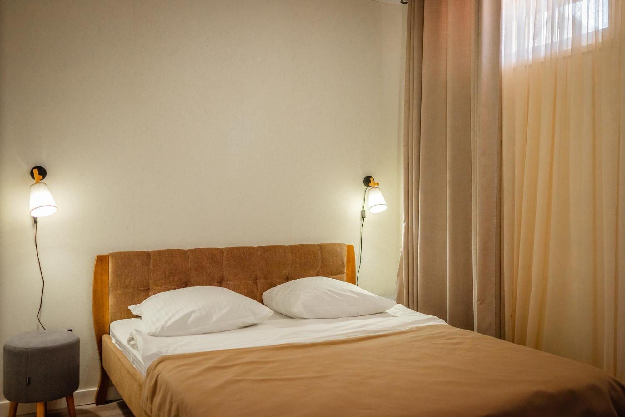 Hotel Butterfly Sadove Dış mekan fotoğraf