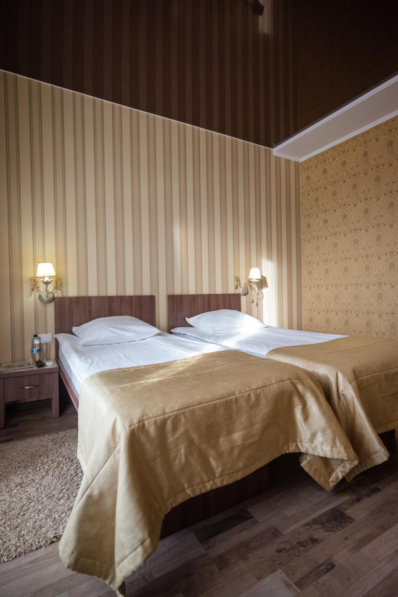 Hotel Butterfly Sadove Dış mekan fotoğraf