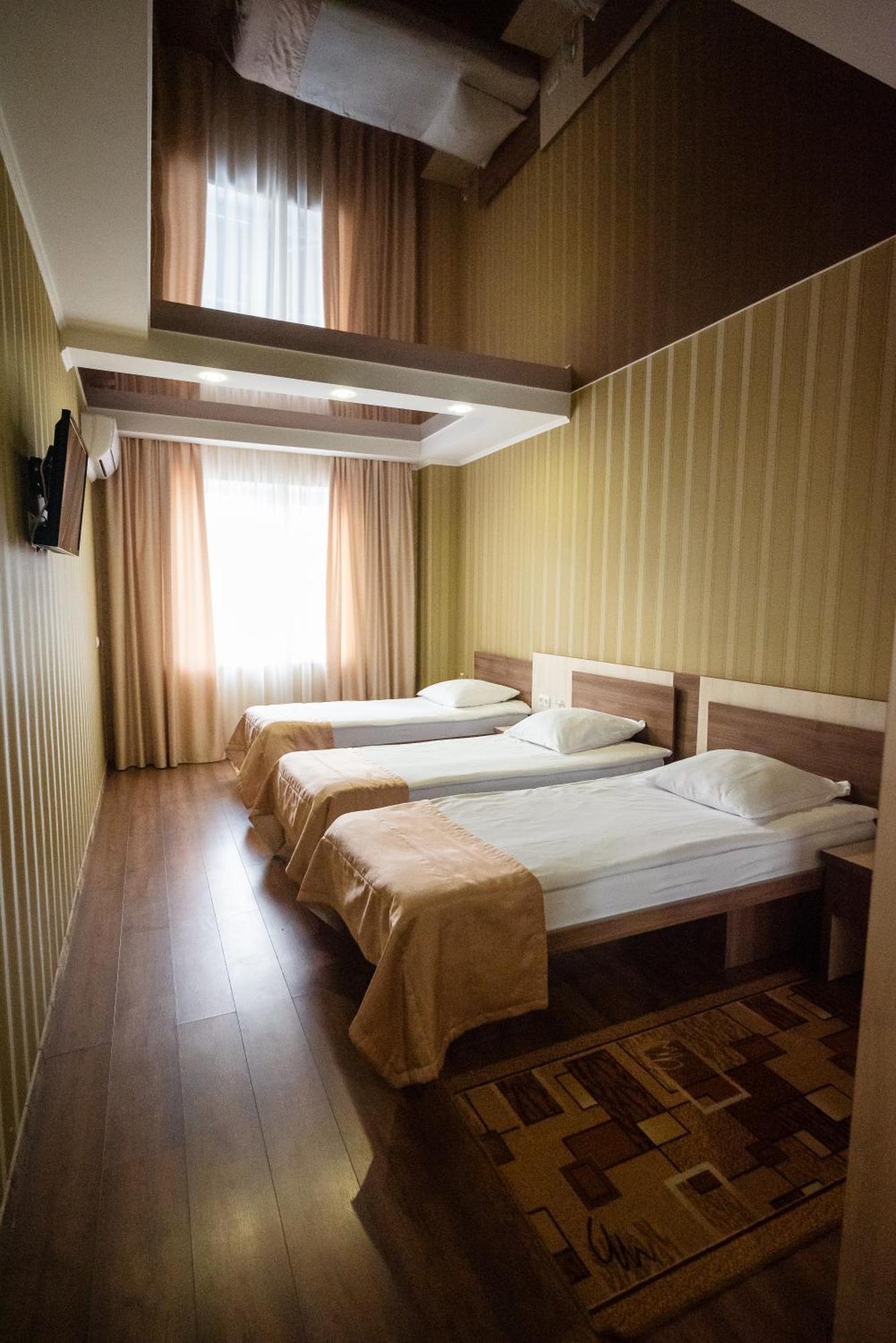 Hotel Butterfly Sadove Dış mekan fotoğraf