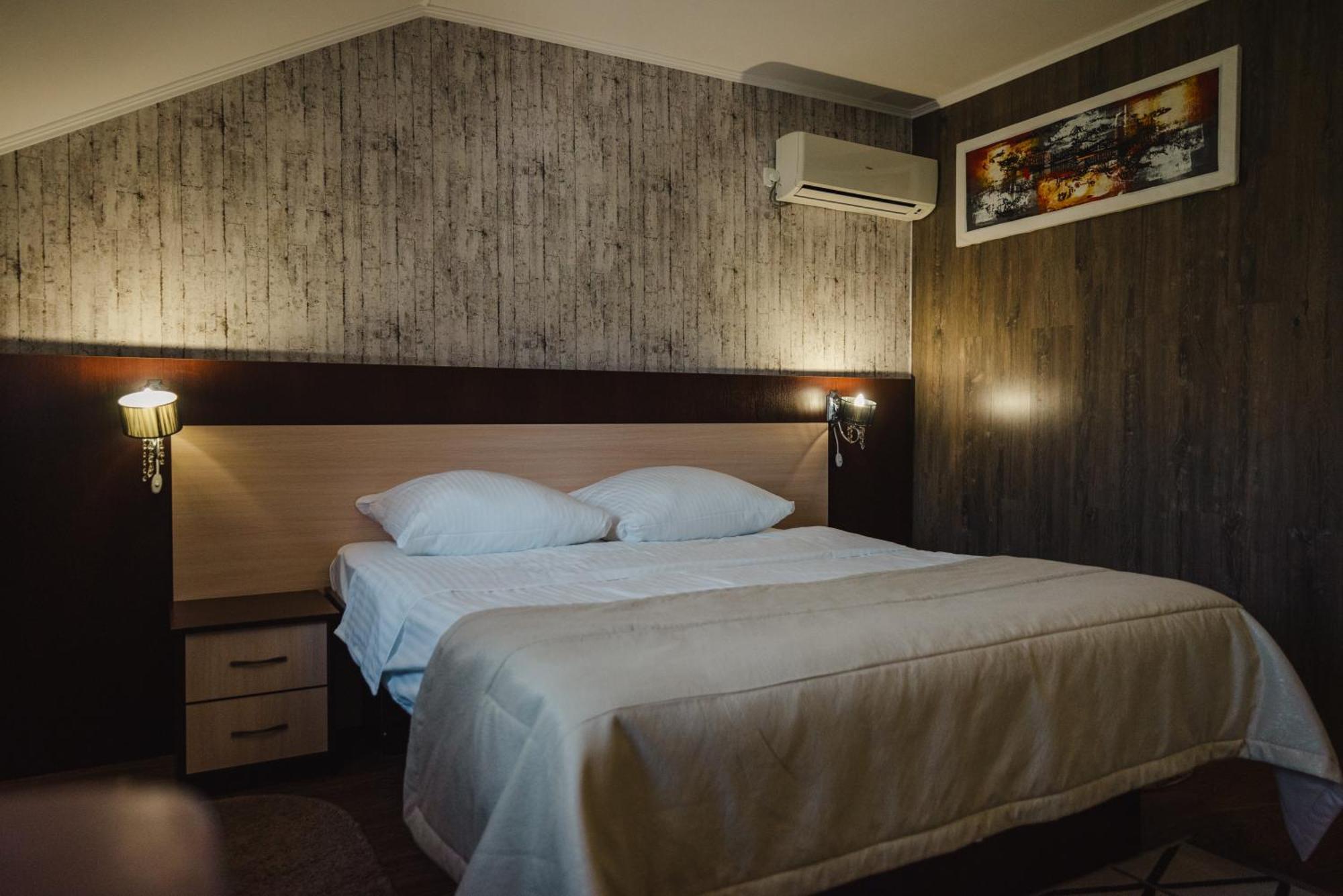 Hotel Butterfly Sadove Dış mekan fotoğraf
