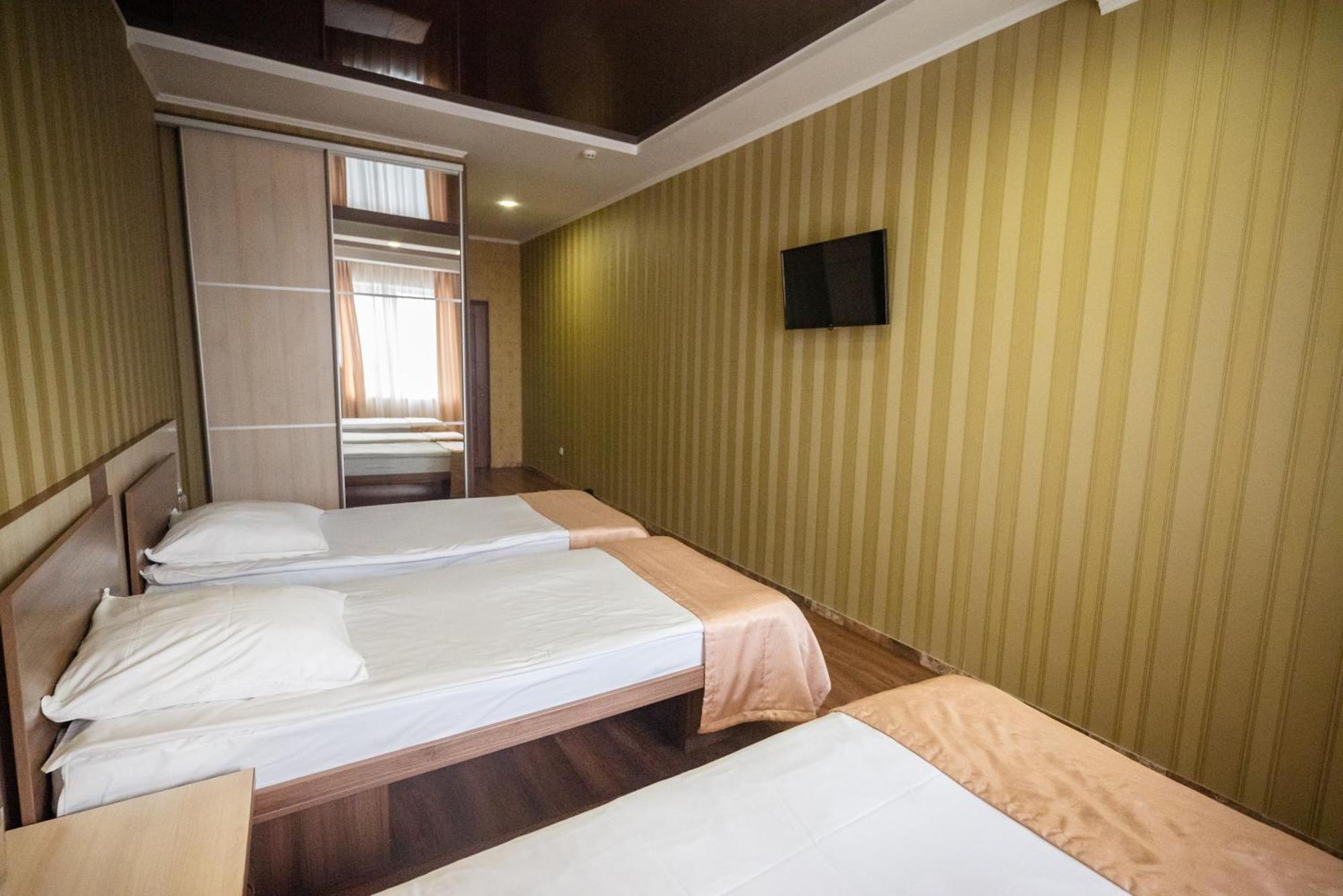 Hotel Butterfly Sadove Dış mekan fotoğraf