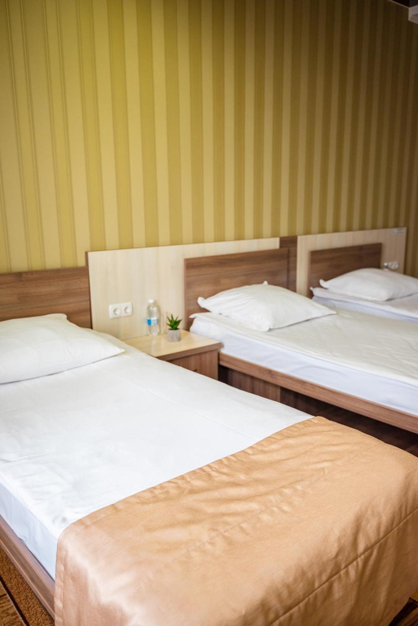 Hotel Butterfly Sadove Dış mekan fotoğraf