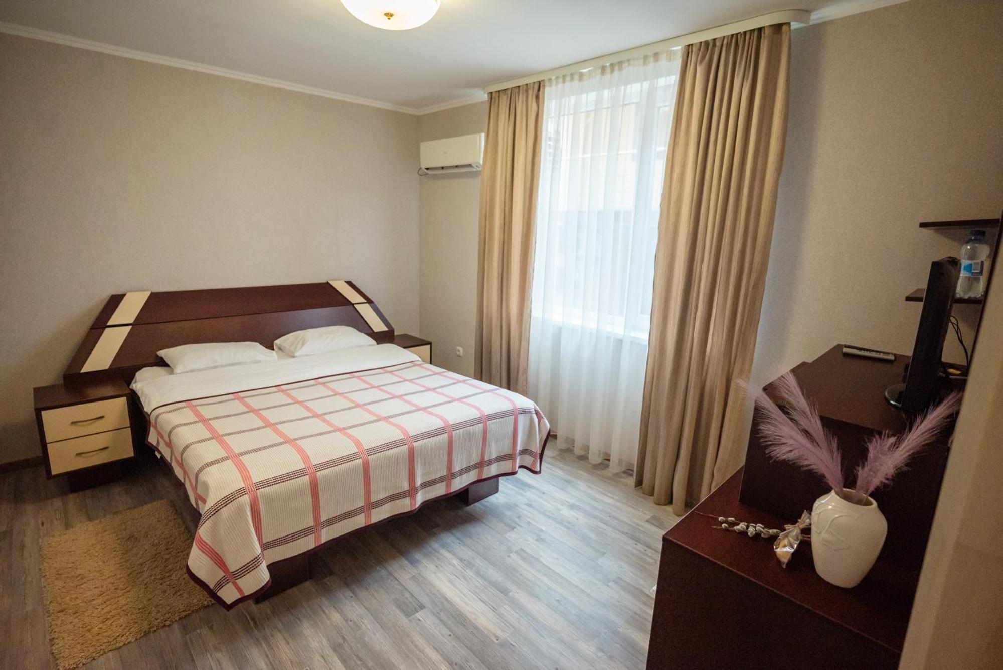 Hotel Butterfly Sadove Dış mekan fotoğraf